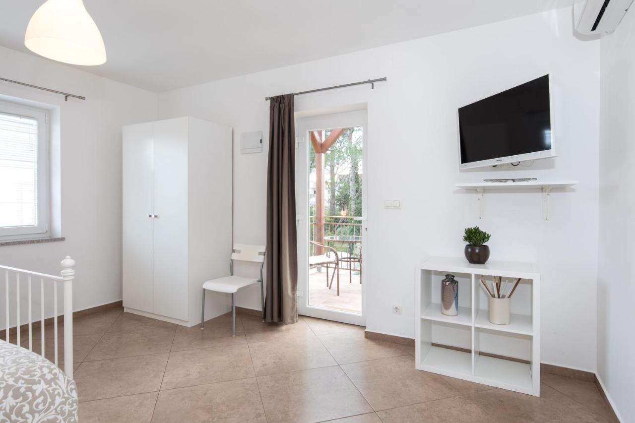 Apartmani Laura Krk 克尔克 外观 照片