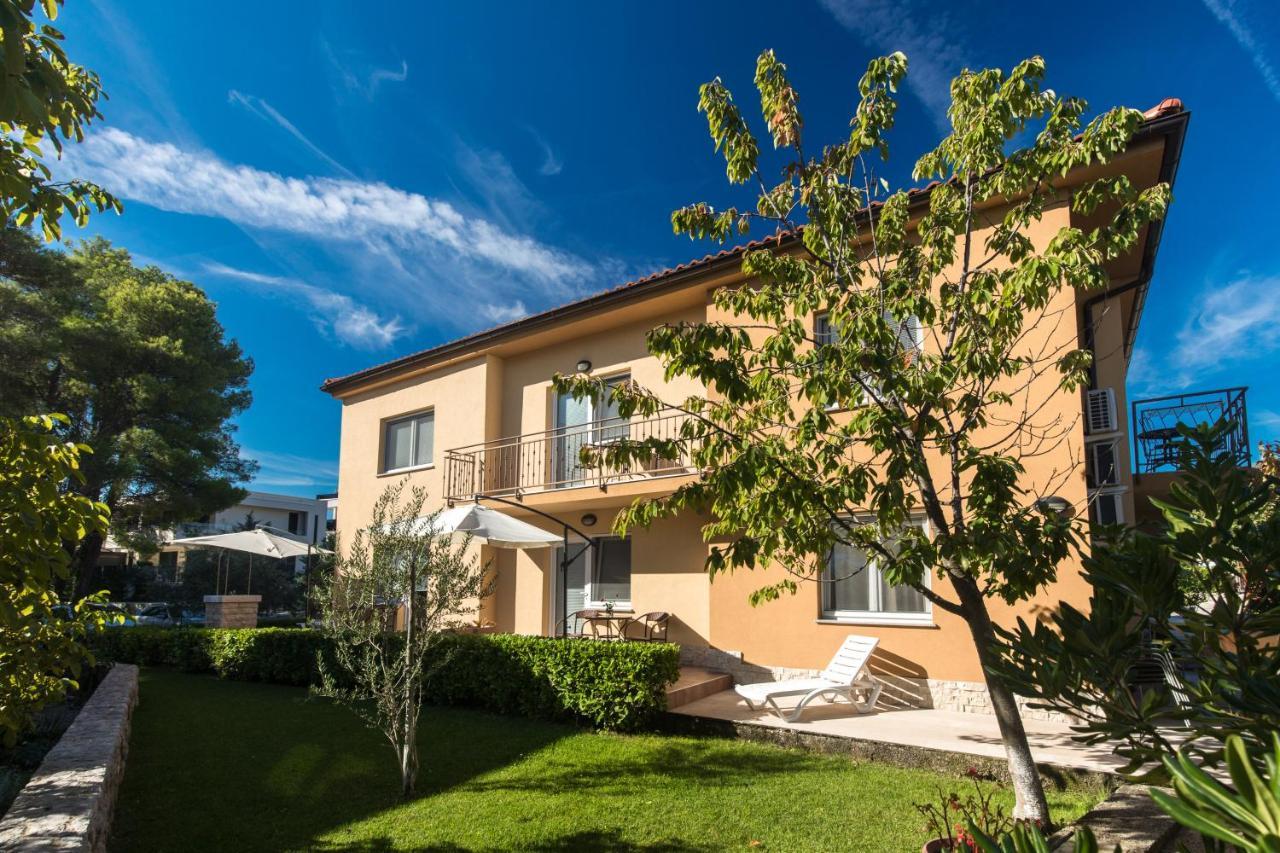 Apartmani Laura Krk 克尔克 外观 照片