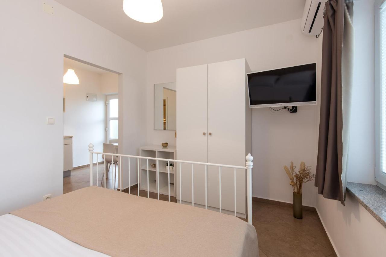 Apartmani Laura Krk 克尔克 外观 照片