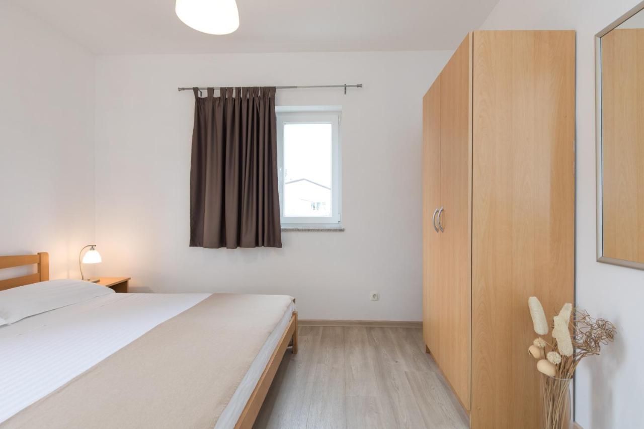 Apartmani Laura Krk 克尔克 外观 照片