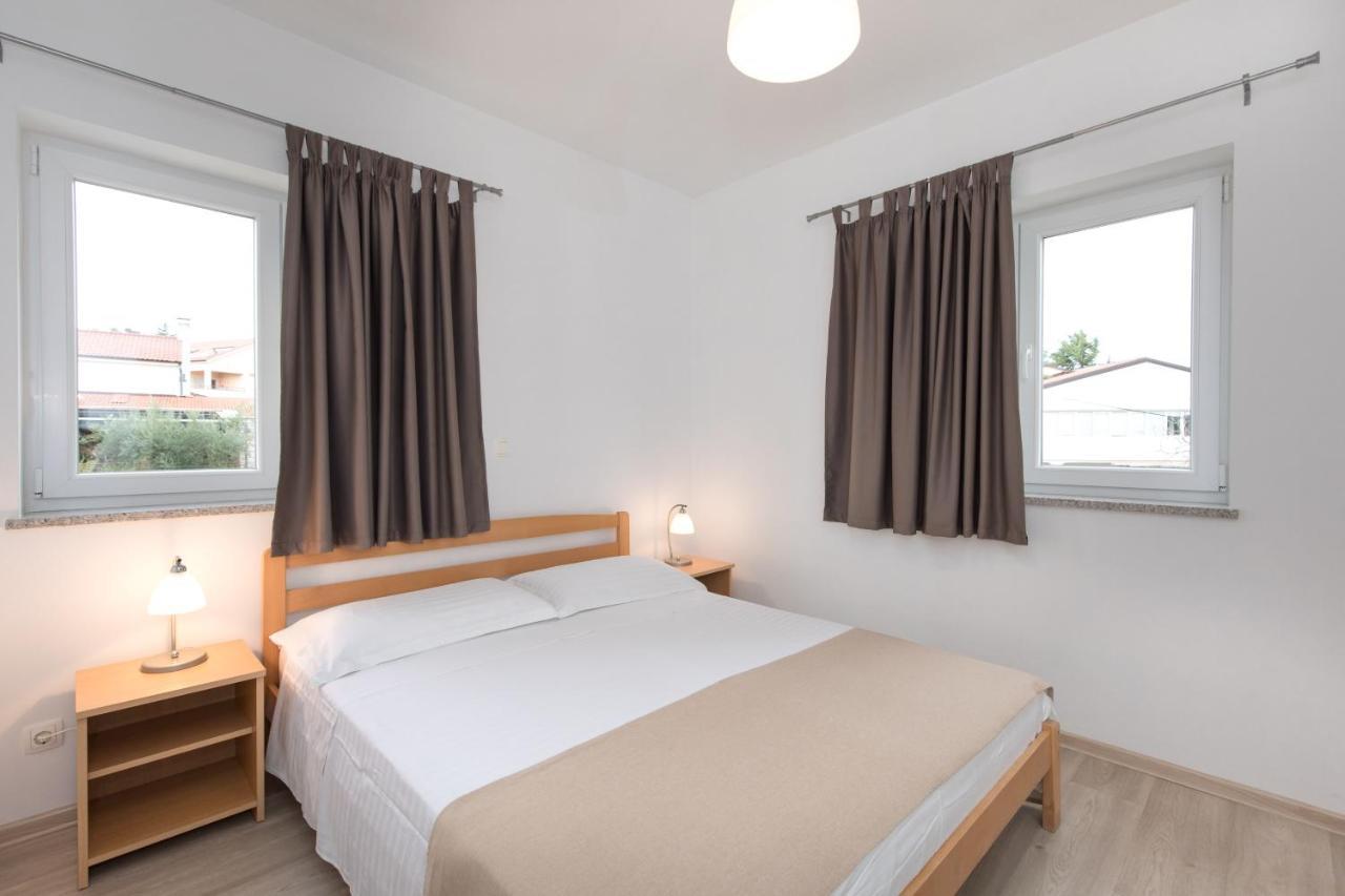 Apartmani Laura Krk 克尔克 外观 照片