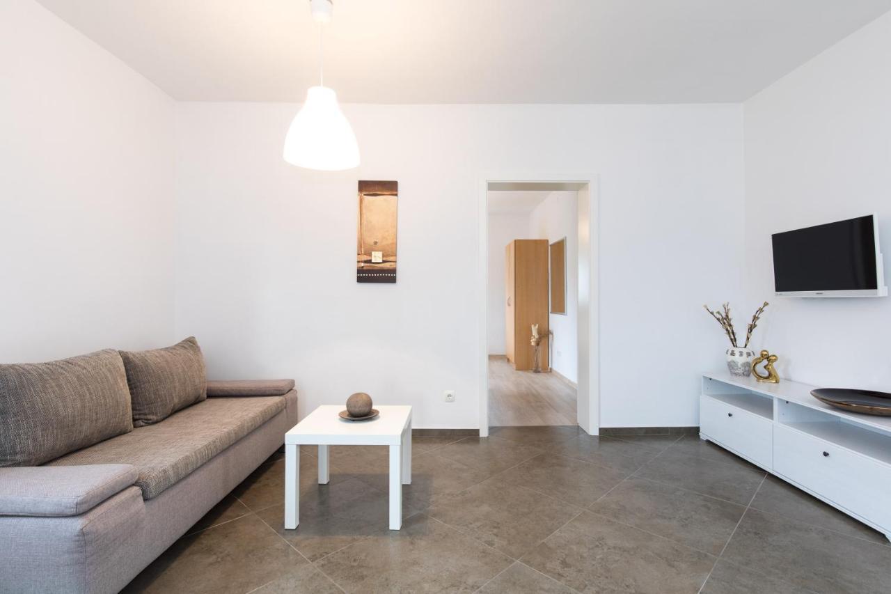 Apartmani Laura Krk 克尔克 外观 照片