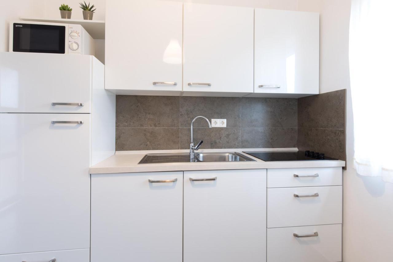 Apartmani Laura Krk 克尔克 外观 照片
