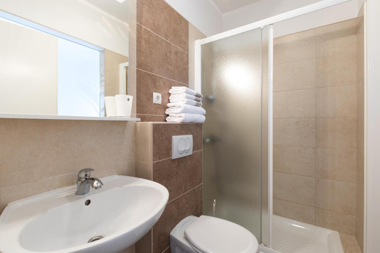 Apartmani Laura Krk 克尔克 外观 照片