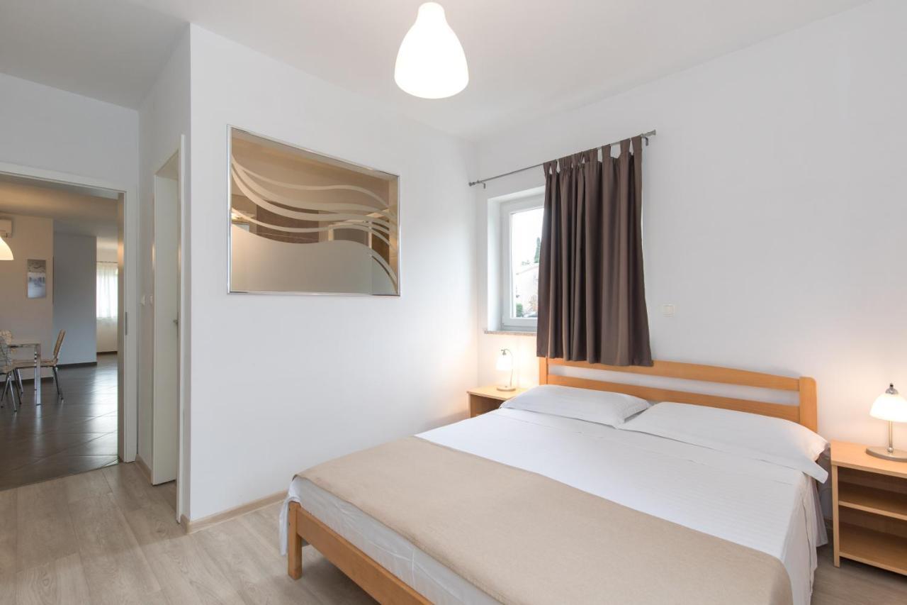 Apartmani Laura Krk 克尔克 外观 照片