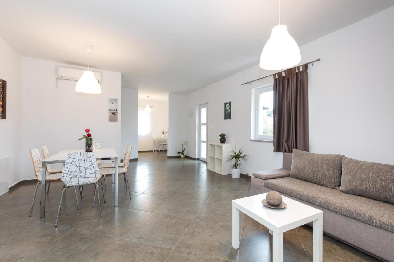 Apartmani Laura Krk 克尔克 外观 照片