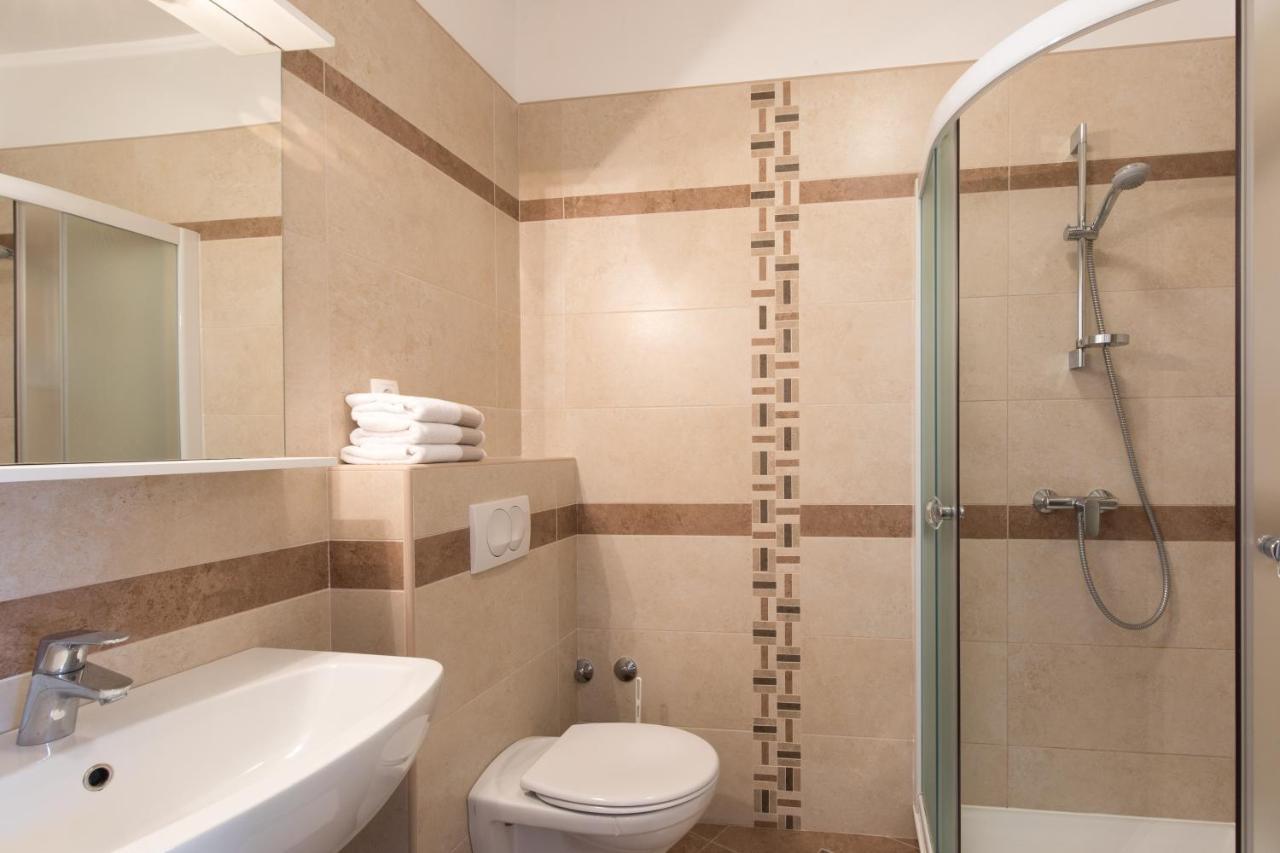 Apartmani Laura Krk 克尔克 外观 照片
