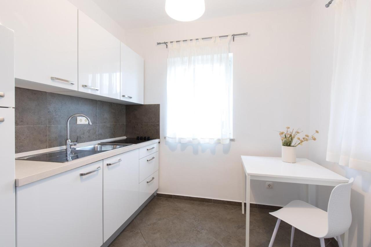 Apartmani Laura Krk 克尔克 外观 照片